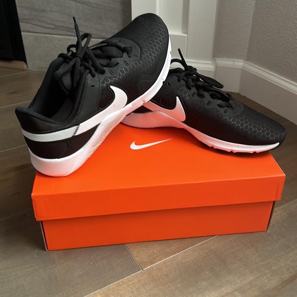 Nike Legend Essentials - Picture 5 of 5